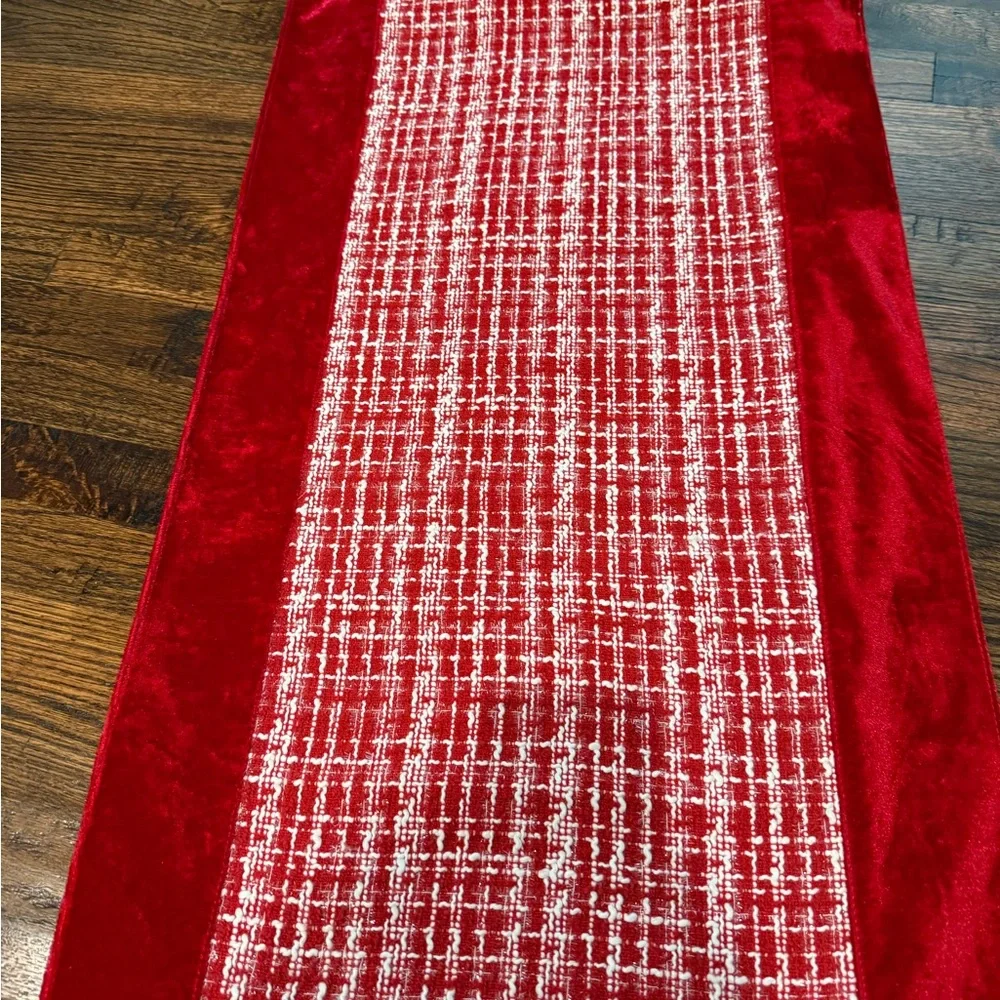 NWT Farrisilk Designer Red Tweed Sparkle Table Runner 18x72
